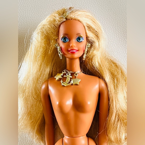 Vintage barbie doll - Picture 1 of 8
